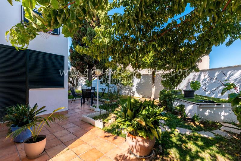 Foto a407857b-302b-4544-ace9-5d526a73fc7c. Towny house with fireplace parking pool in Valencina de la Concepción