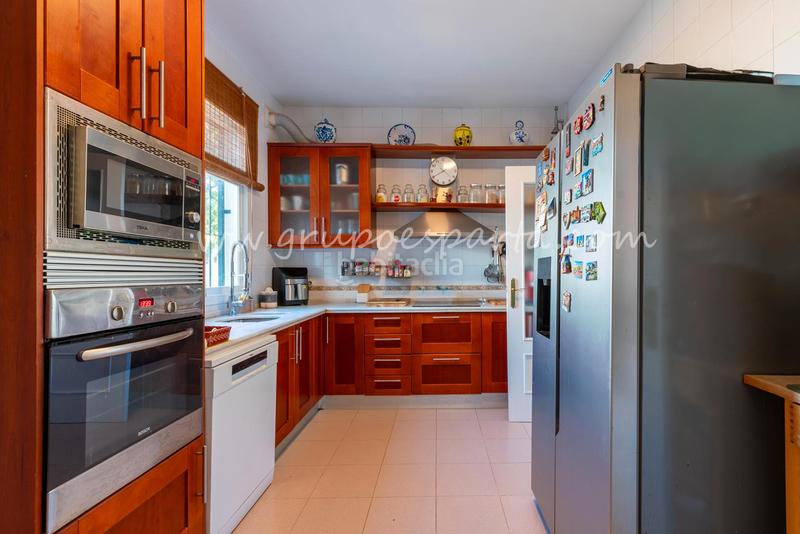 Foto a9984d4f-eca4-4586-bba7-fe7e9d51ef2f. Towny house with fireplace parking pool in Valencina de la Concepción