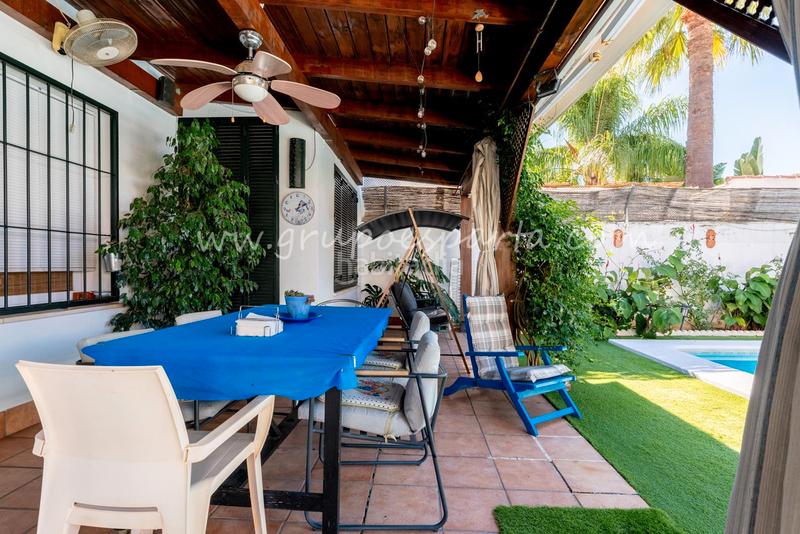 Foto b24bc467-2b5d-46db-9379-11279a3dfcd2. Towny house with fireplace parking pool in Valencina de la Concepción