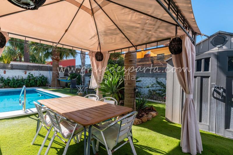 Foto b724ba68-7ef9-450f-ace9-65a30c73f3c7. Towny house with fireplace parking pool in Valencina de la Concepción