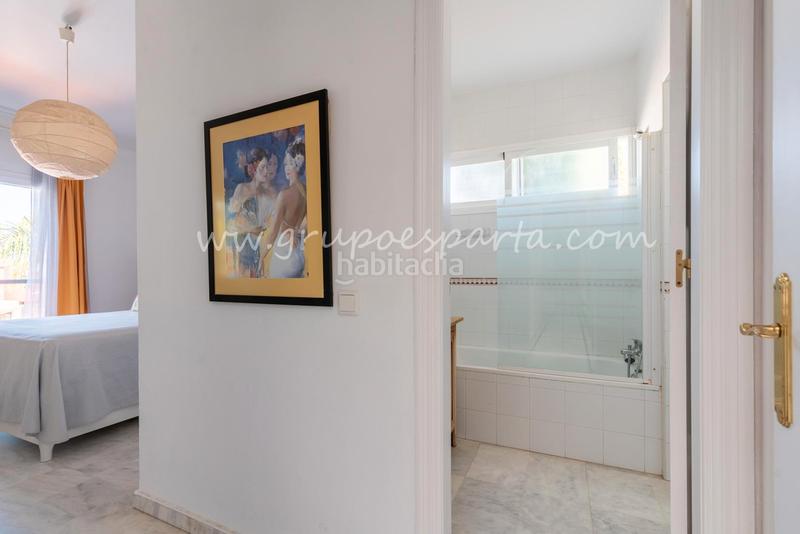 Foto d5ee377d-1177-4590-b4d9-21cd6b0f3ce1. Towny house with fireplace parking pool in Valencina de la Concepción