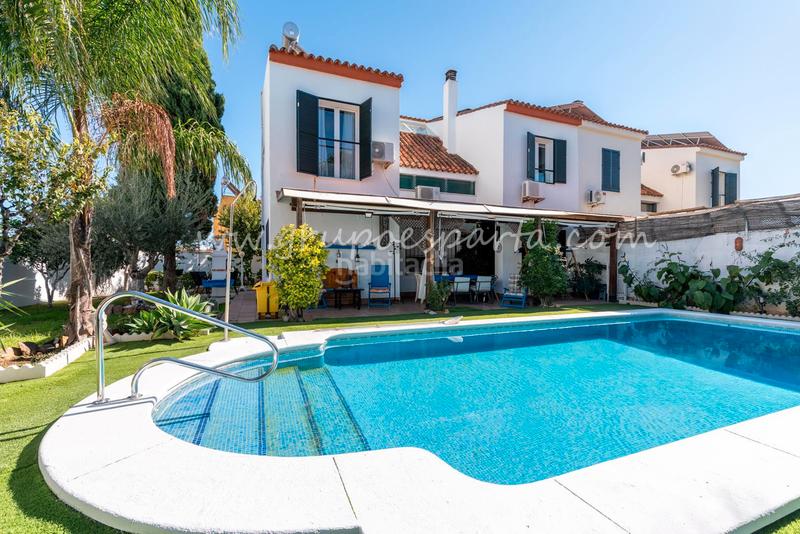 Foto e1dc9941-3cb6-4908-a57f-6e6914e5f8d1. Towny house with fireplace parking pool in Valencina de la Concepción