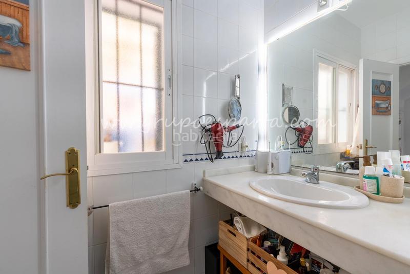 Foto f316455c-5ed4-4904-b60f-9ca27fac3021. Towny house with fireplace parking pool in Valencina de la Concepción