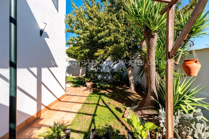 Foto fb3cbadb-cf55-49bb-941d-4fa640c11f96. Towny house with fireplace parking pool in Valencina de la Concepción