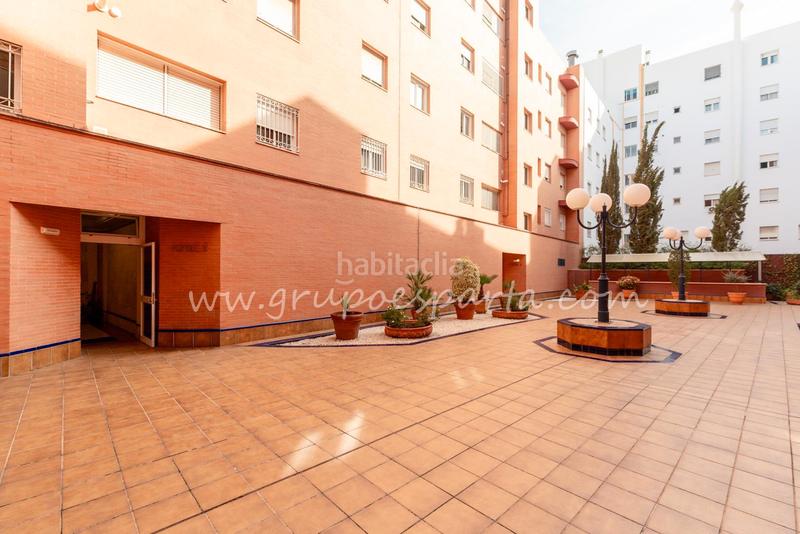 Foto 1760102c-c91c-431d-80d1-754dcd53735b. Etagenwohnung mit parking in La Calzada - La Florida Sevilla