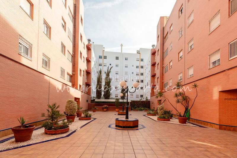 Foto f82b3644-6827-4456-8f07-3363e18aee81. Etagenwohnung mit parking in La Calzada - La Florida Sevilla