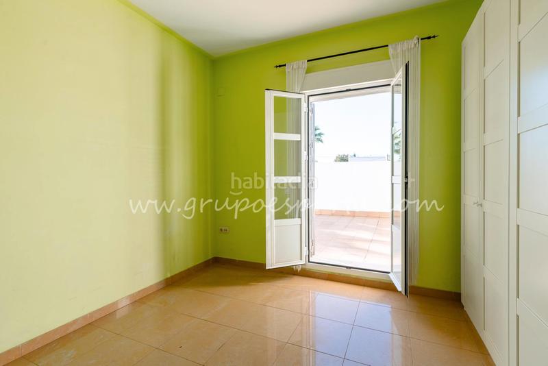 Foto 682b96d5-fa85-4ab5-8d7e-88fa8f63d7ae. Attique dans calle virgen de las marismas 1 dans Espartinas pueblo Espartinas