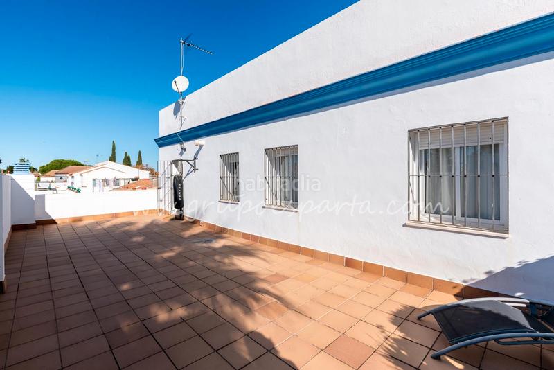 Foto 86c9c110-9a57-4213-a6ba-fc3290d23505. Attique dans calle virgen de las marismas 1 dans Espartinas pueblo Espartinas