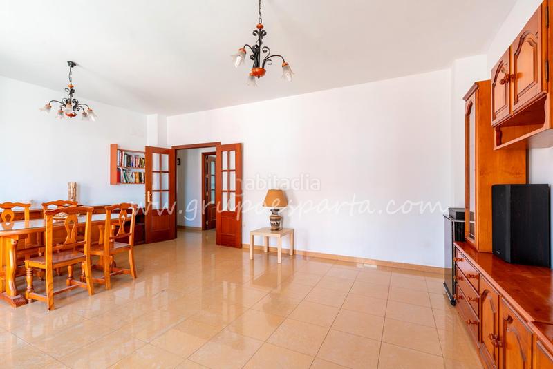 Foto b86295b6-1c2f-4e14-8380-c14f2c0464b5. Attique dans calle virgen de las marismas 1 dans Espartinas pueblo Espartinas