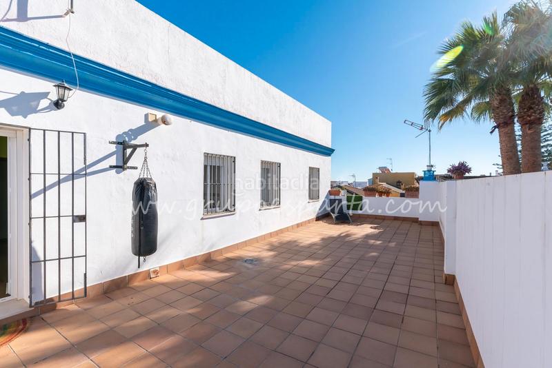 Foto f94621b1-f4db-4db3-8533-12f77f0ed061. Attique dans calle virgen de las marismas 1 dans Espartinas pueblo Espartinas