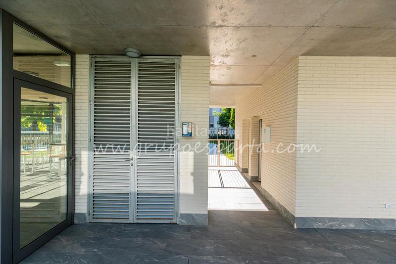 Foto 093315a4-ca07-4e4e-bd9e-d97910bb6653. Location rez-de-chaussée avec parking piscine dans Casco Antiguo Mairena del Aljarafe