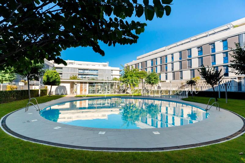 Foto 40f05e0a-ef88-448f-befa-41698795ee45. Location rez-de-chaussée avec parking piscine dans Casco Antiguo Mairena del Aljarafe