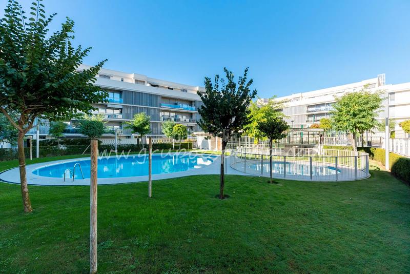 Foto d7777ff8-699d-431f-96d7-f10137e5b1ae. Location rez-de-chaussée avec parking piscine dans Casco Antiguo Mairena del Aljarafe