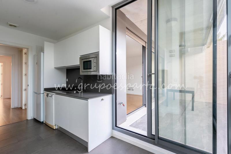 Foto 797286d2-e52f-4207-952c-a043aebf7d8e. Rent ground floor with parking pool in Casco Antiguo Mairena del Aljarafe