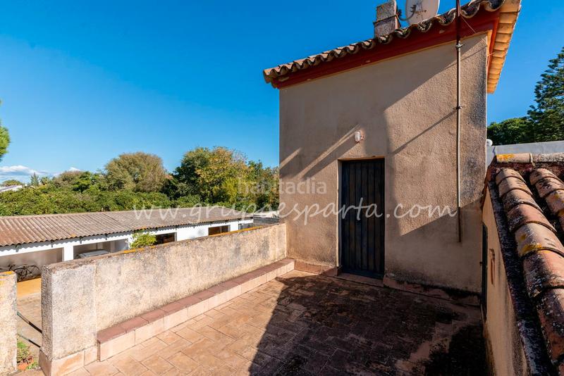 Foto 5e502bac-57d8-4a40-9bb7-3ad2101c2940. Xalet a montaraz 28 a Loreto Espartinas