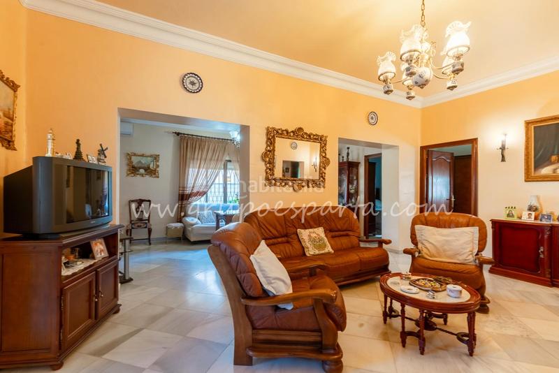 Foto f3943dd2-a557-40dd-abe0-fbaa21f63d97. Xalet a montaraz 28 a Loreto Espartinas