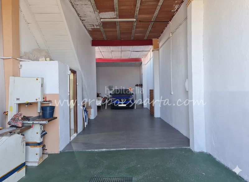 Foto b61388c3-550c-44a2-8fe4-d468399d2202. Industrial building in calle cipriano varela 16 in Santiponce