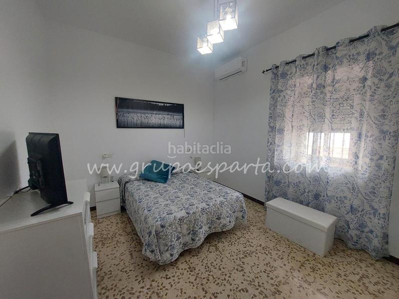 Foto 5bb3ca6d-5a31-48a8-b1ac-652cf2dcb3c7. Maison jumelée dans calle libertad 18 dans Olivares