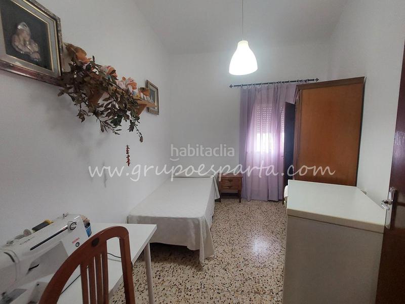 Foto 61c44362-cf32-4ea1-81df-f2852f0874a1. Maison jumelée dans calle libertad 18 dans Olivares