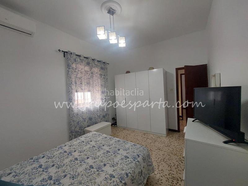 Foto a02dc15c-d654-4bb3-8616-3aa8d8eca984. Maison jumelée dans calle libertad 18 dans Olivares