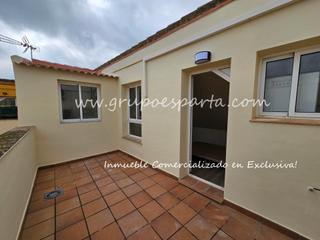 Location Appartement à Travesía san francisco javier 21. Buhardilla con terraza propia en alquiler . amueblada.