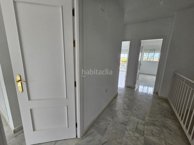 Foto 013b4bf8-bc36-4f05-9890-980ef2413079. Casa adosada ¡ fantástica adosada con semi-sótano! . en Espartinas