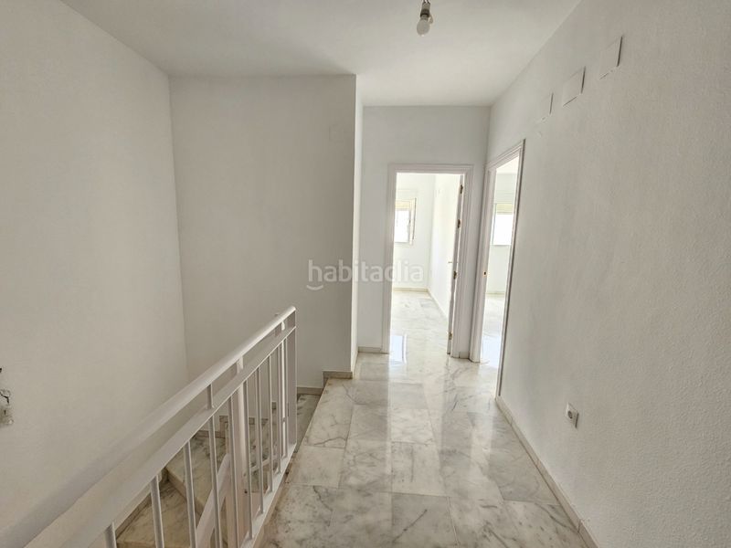 Foto 130cc842-f198-4df0-b85f-5646c09a1576. Casa adosada ¡ fantástica adosada con semi-sótano! . en Espartinas