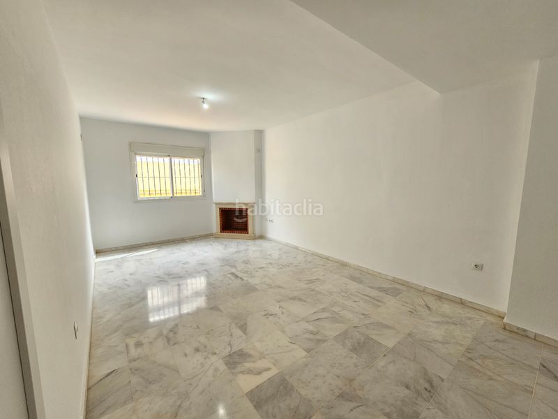 Foto 16bfb24e-436a-4a99-8fe1-17caab254bc9. Casa adosada ¡ fantástica adosada con semi-sótano! . en Espartinas