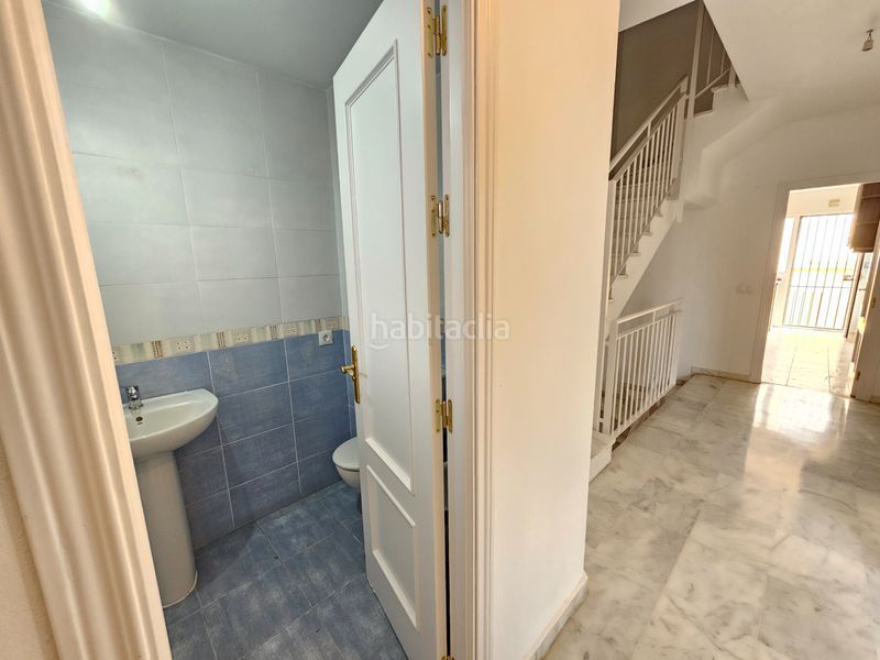 Foto 2ee2f1d3-c7f1-4745-87c0-654ef70f3e7e. Casa adosada ¡ fantástica adosada con semi-sótano! . en Espartinas