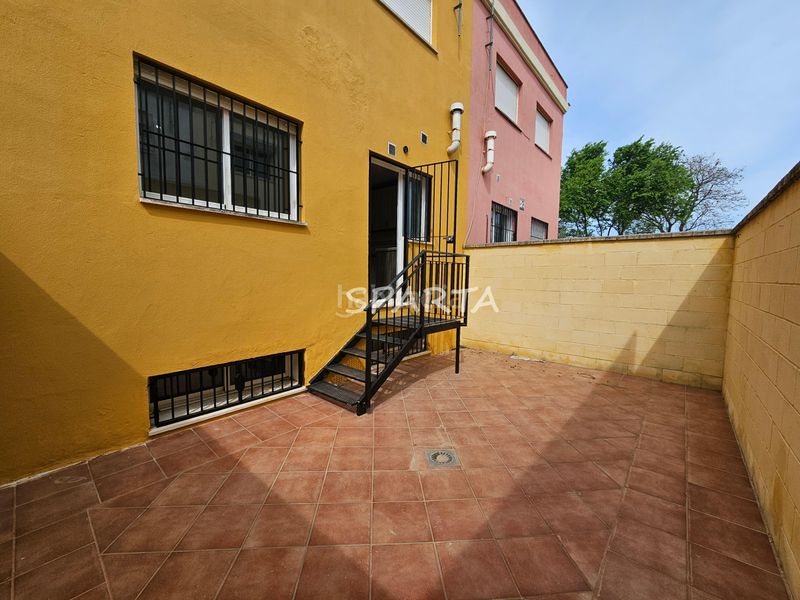 Foto 45b29e42-edd5-4d17-9637-80be9d98117d. Casa adosada ¡ fantástica adosada con semi-sótano! . en Espartinas