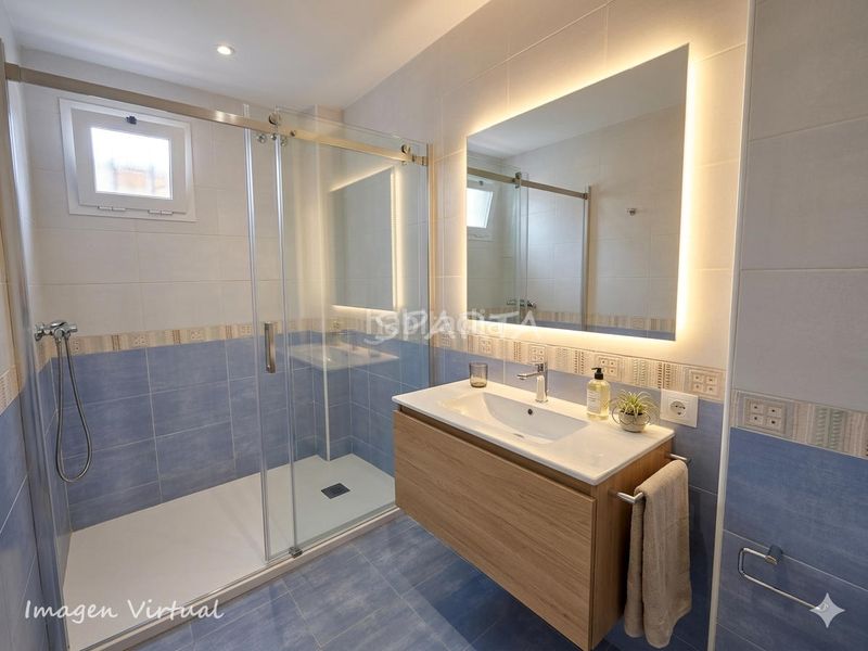 Foto 4a7f3153-3972-4fe0-b113-6366f05be185. Casa adosada ¡ fantástica adosada con semi-sótano! . en Espartinas