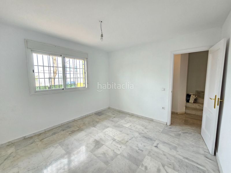 Foto 4f2db817-2db5-4b20-8f23-9b5d32b7784e. Casa adosada ¡ fantástica adosada con semi-sótano! . en Espartinas