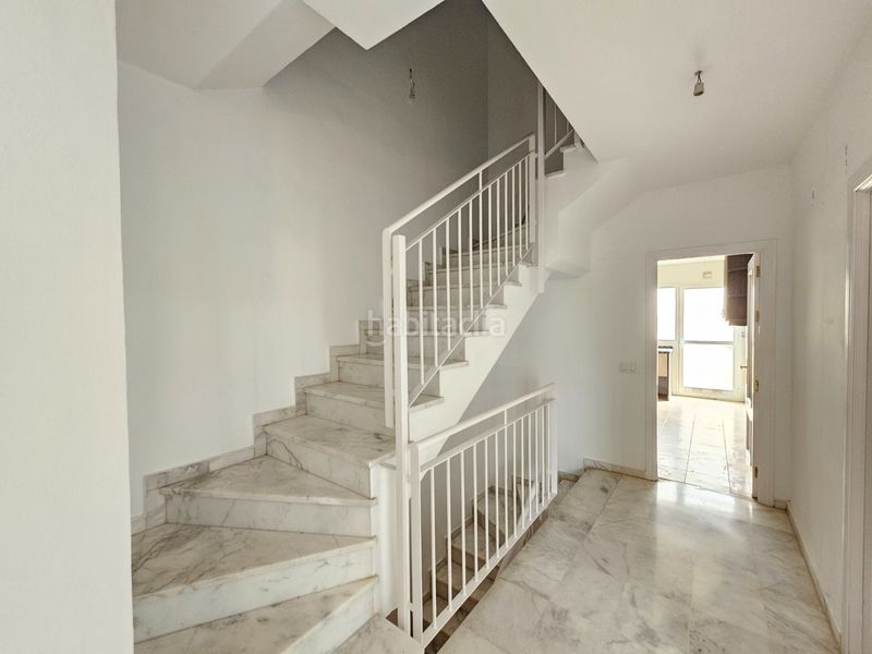 Foto 5a2fa84f-832e-4bcf-8044-6182d902119e. Casa adosada ¡ fantástica adosada con semi-sótano! . en Espartinas