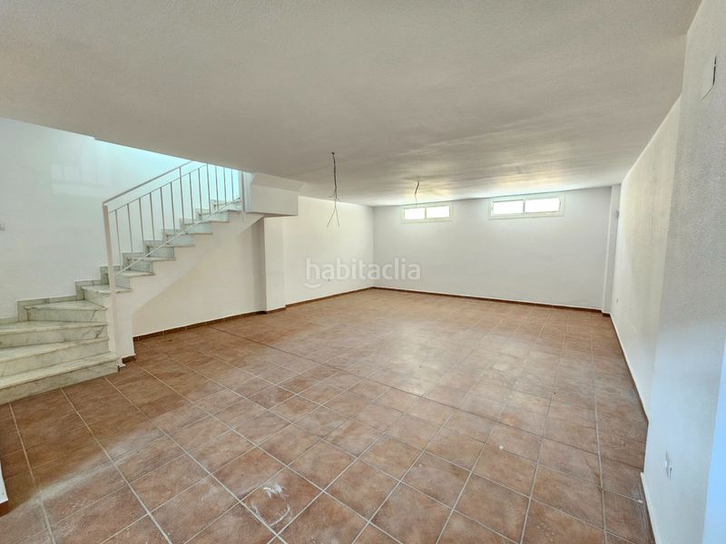 Foto 5d216d48-91bc-4fbf-a625-786a230b3c07. Casa adosada ¡ fantástica adosada con semi-sótano! . en Espartinas