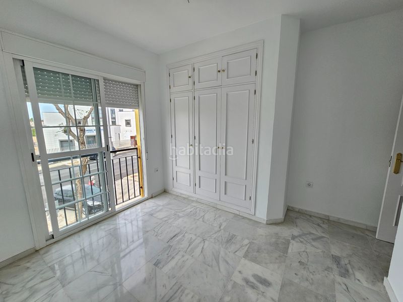 Foto 5f2f9141-0df4-4eaa-8517-ea02be0d5622. Casa adosada ¡ fantástica adosada con semi-sótano! . en Espartinas