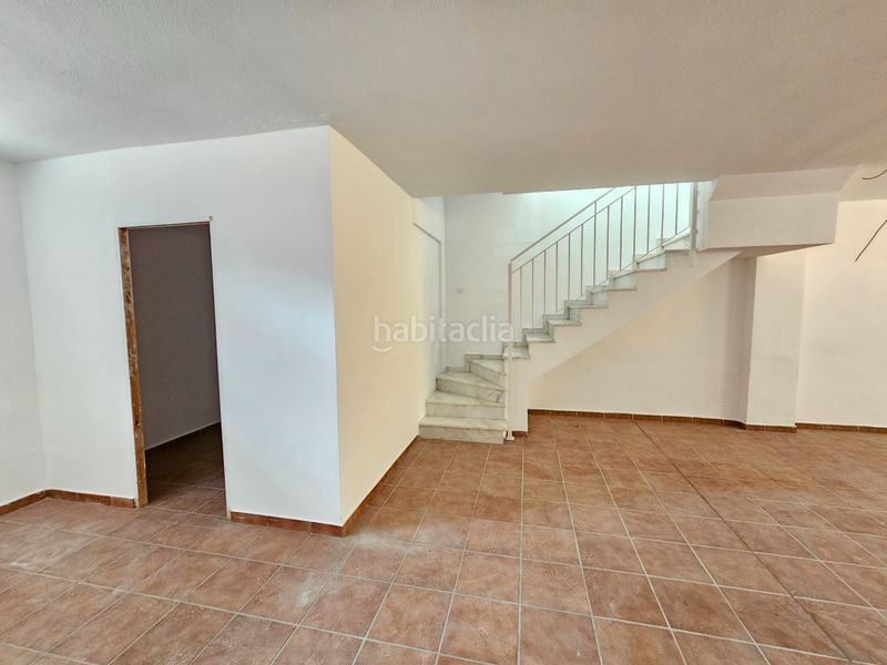 Foto 686729fc-d24c-4bb2-8502-a8e79da49928. Casa adosada ¡ fantástica adosada con semi-sótano! . en Espartinas