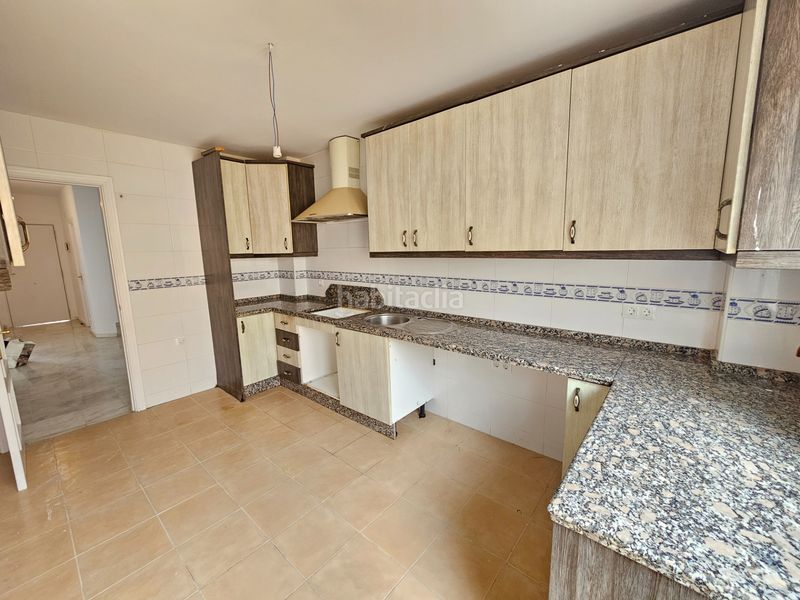 Foto 70216b66-1150-4d5f-bb79-96fbfbf2e120. Casa adosada ¡ fantástica adosada con semi-sótano! . en Espartinas