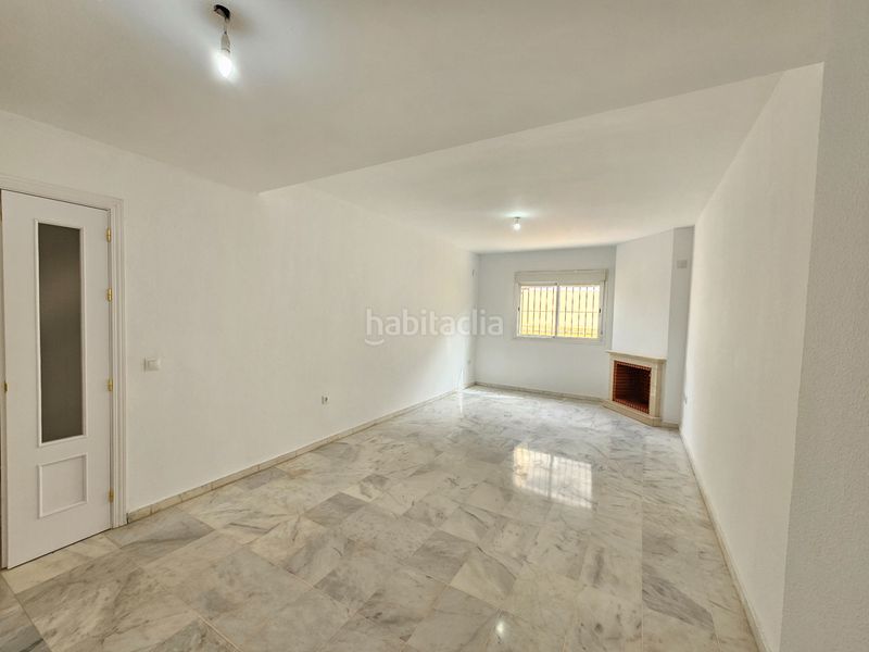 Foto 703f117c-4bc9-4b85-90a7-62bd233cbd92. Casa adosada ¡ fantástica adosada con semi-sótano! . en Espartinas