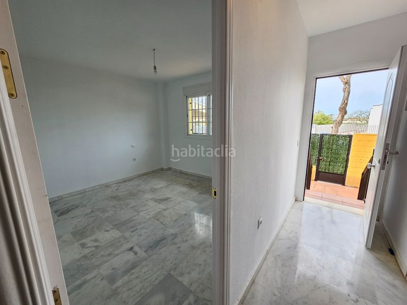 Foto 70529935-fb44-444b-9b41-15cf29614625. Casa adosada ¡ fantástica adosada con semi-sótano! . en Espartinas