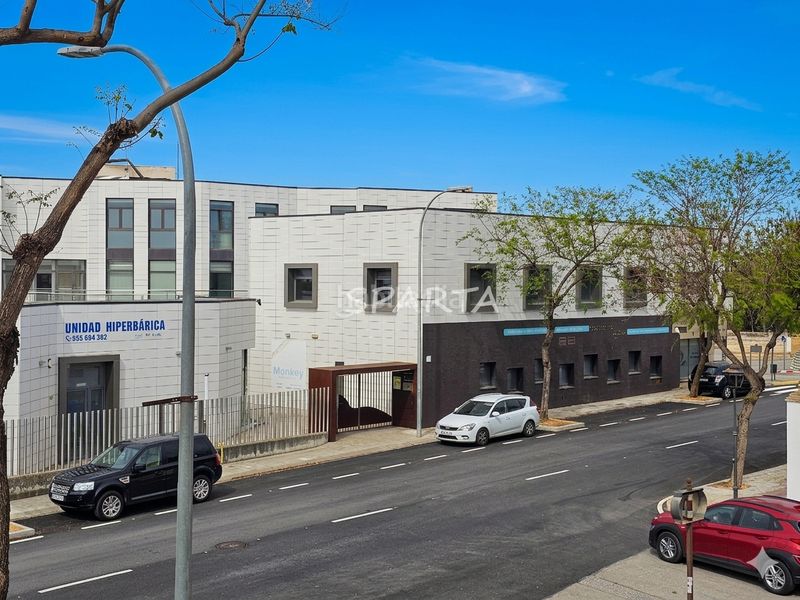 Foto 764037a3-839a-4b8e-8d39-cf8f370fb0ad. Casa adosada ¡ fantástica adosada con semi-sótano! . en Espartinas