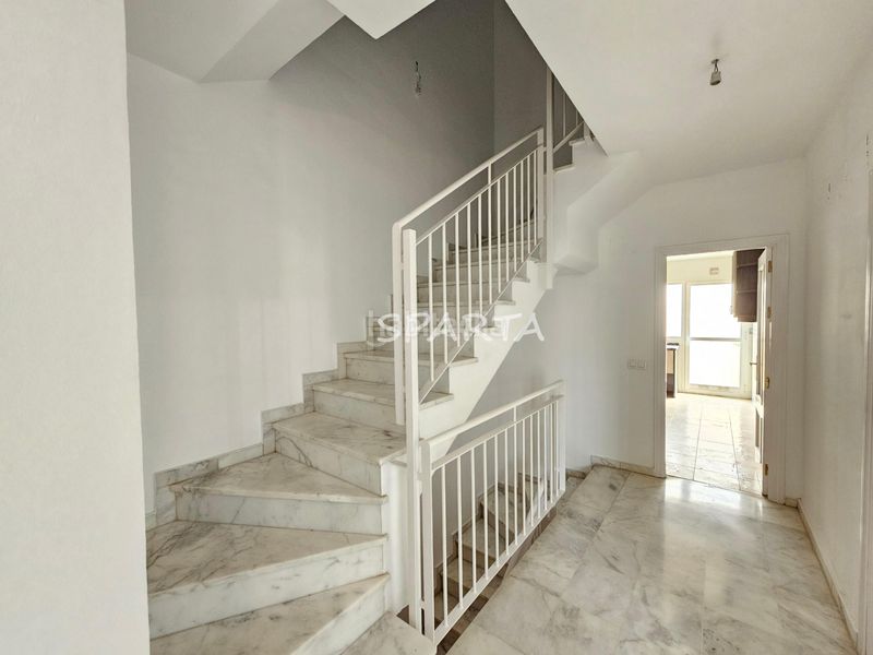 Foto 7b570be1-de64-406f-8dc0-6d51e2ece021. Casa adosada ¡ fantástica adosada con semi-sótano! . en Espartinas