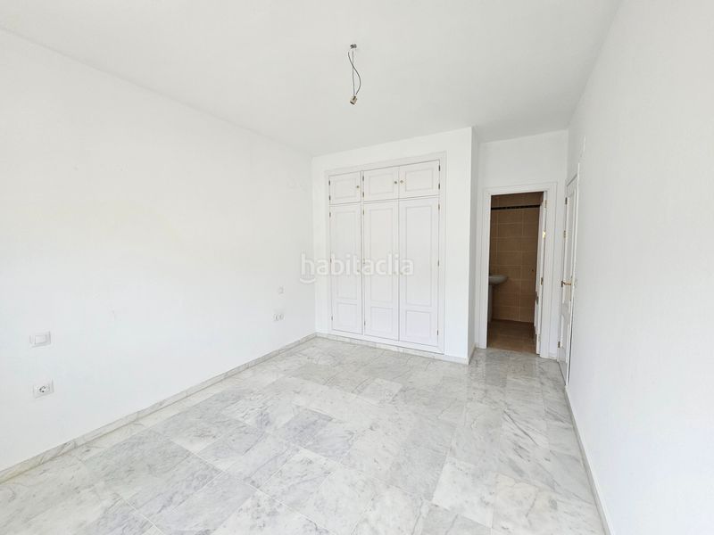 Foto 7bf3ff02-e96f-41d1-bd6c-84ec39c935c3. Casa adosada ¡ fantástica adosada con semi-sótano! . en Espartinas