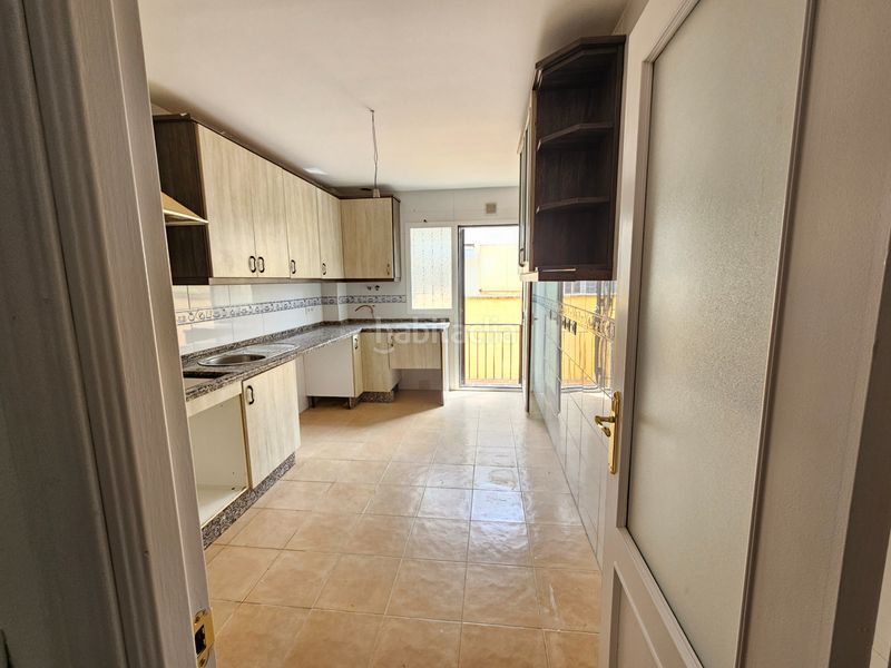 Foto a981a390-21ae-4816-9ea4-19f1b69b4a4d. Casa adosada ¡ fantástica adosada con semi-sótano! . en Espartinas