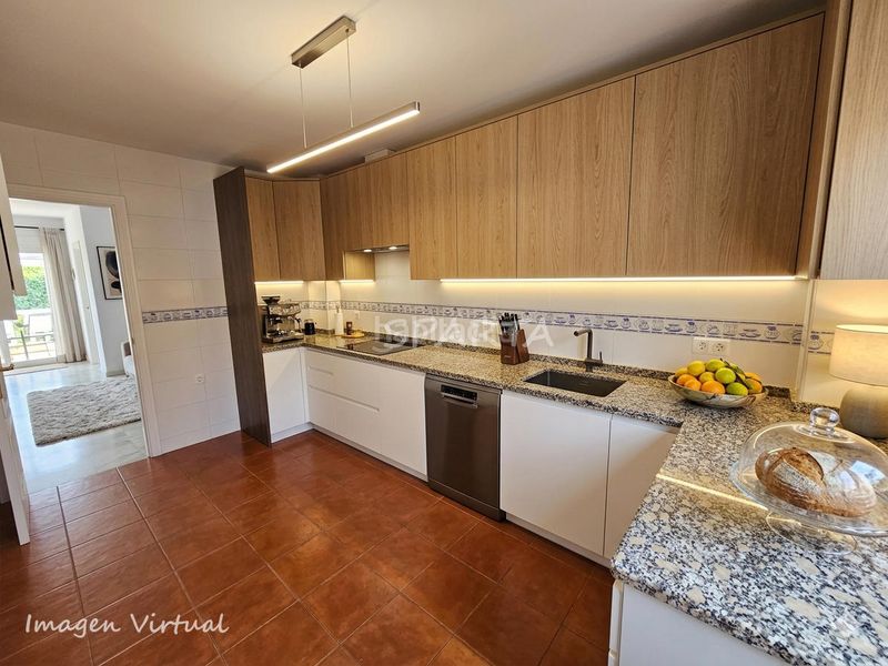 Foto acacc77e-7e7a-43eb-803f-f7536e7676bd. Casa adosada ¡ fantástica adosada con semi-sótano! . en Espartinas