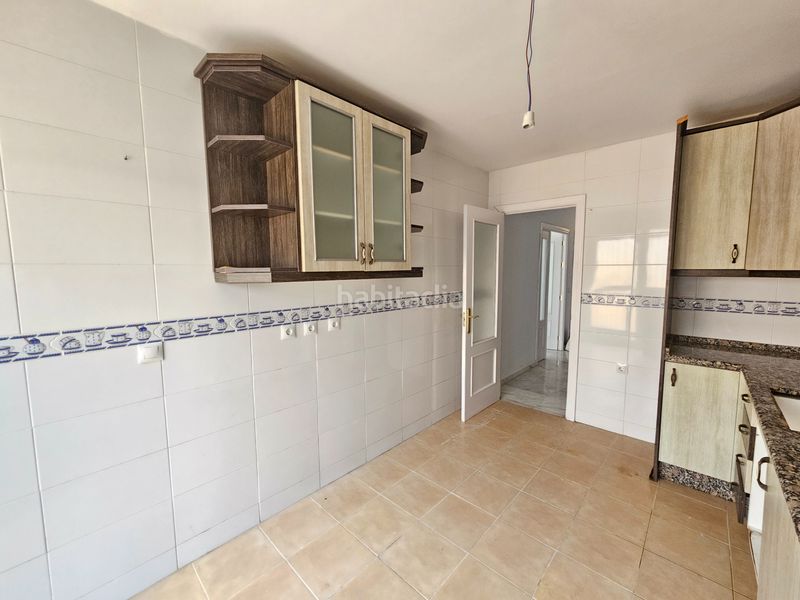 Foto ba262b7c-12a5-4fc6-bcc8-d5fe3246a402. Casa adosada ¡ fantástica adosada con semi-sótano! . en Espartinas