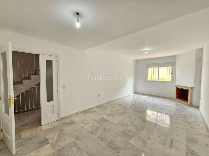 Foto bd72cf5a-8624-42dc-ad18-af6677314dc8. Casa adosada ¡ fantástica adosada con semi-sótano! . en Espartinas