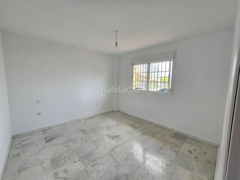 Foto c4f6481a-f80c-4ca8-b2ee-b8872bccd32d. Casa adosada ¡ fantástica adosada con semi-sótano! . en Espartinas