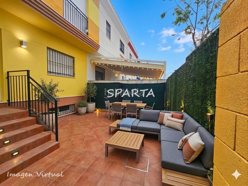 Foto c9c6f91a-60bb-4555-b70f-67a0f989dd7f. Casa adosada ¡ fantástica adosada con semi-sótano! . en Espartinas