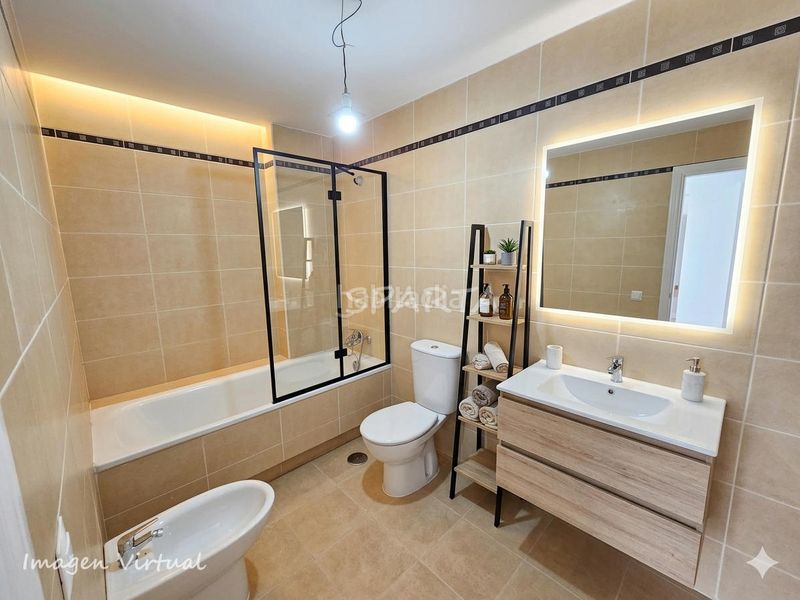 Foto cb1db79e-f748-495c-98b7-7ad3c9d06cb1. Casa adosada ¡ fantástica adosada con semi-sótano! . en Espartinas