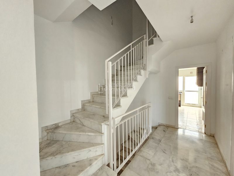 Foto d65ccfc4-18c1-4e32-80cc-47733c7084df. Casa adosada ¡ fantástica adosada con semi-sótano! . en Espartinas